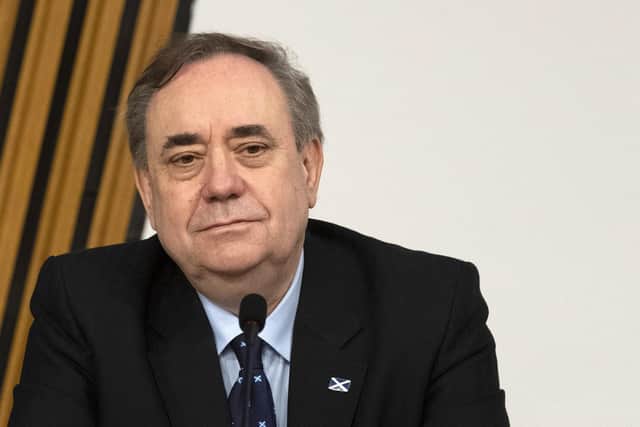 Former first minister Alex Salmond has said there should be a police investigation into the leak of complaints against him to the Daily Record newspaper.