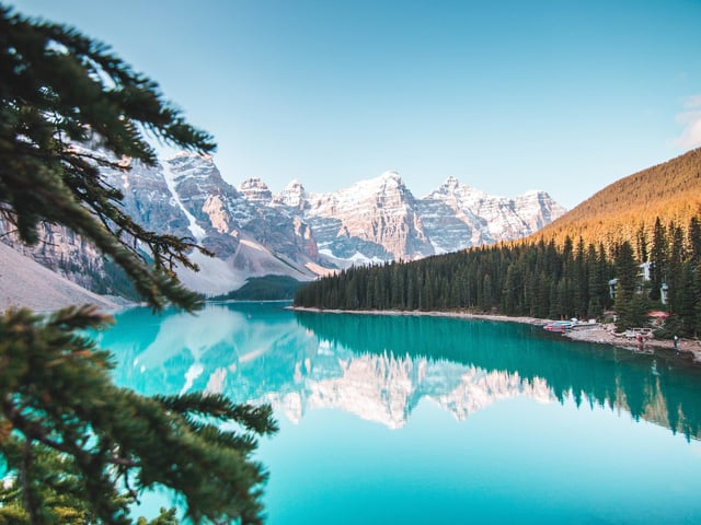 Canada takes second place with a total area of 9,984,670 km². It covers 1.958% of the Earth’s surface and it shares a 8,890 km long border with the United States (the longest international border in the world!)