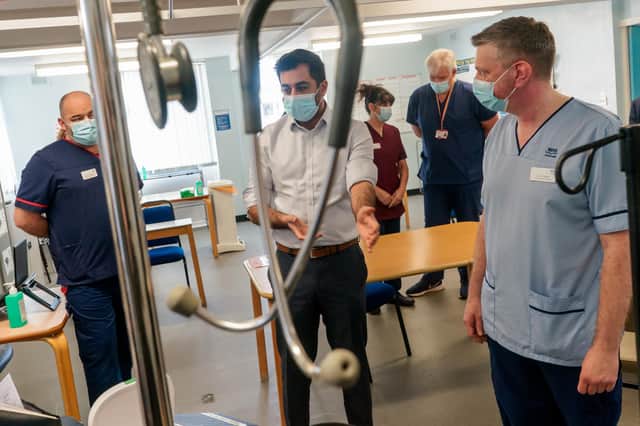 Surat Pembaca: Biarkan lebih banyak dokter melakukan prosedur rutin untuk memotong daftar tunggu NHS