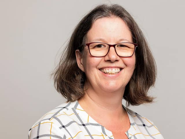 Dr Lynn Turner