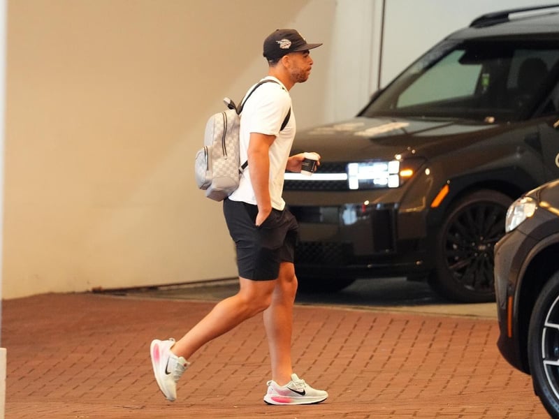 Scotland's Che Adams leaving the team hotel