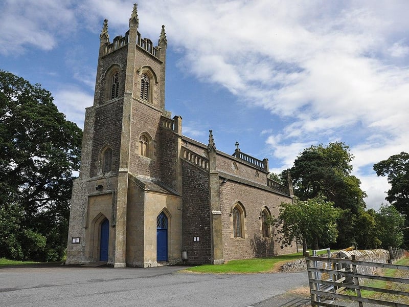 Kincardine’s name is thought to be a combination of the Scottish Gaelic word ‘cenn’ meaning ‘head’ and the Pictish word ‘carden’ which refers to a ‘thicket’ or even an ‘enclosure’. This Pictish etymology has also been observed at Urquhart in Scotland which was known as ‘Airdchartdan’ in the 7th century.