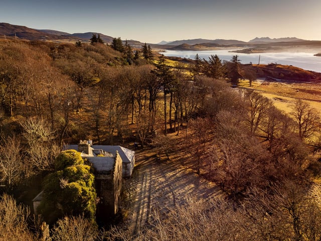 A former laird’s house dating from the 1700s, Kingsburgh House was substantially added to in the 19th century.