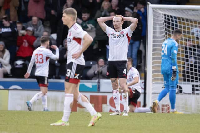 Aberdeen's miserable week ended with a 3-1 defeat by St Mirren in Paisley.