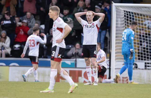 Aberdeen's miserable week ended with a 3-1 defeat by St Mirren in Paisley.