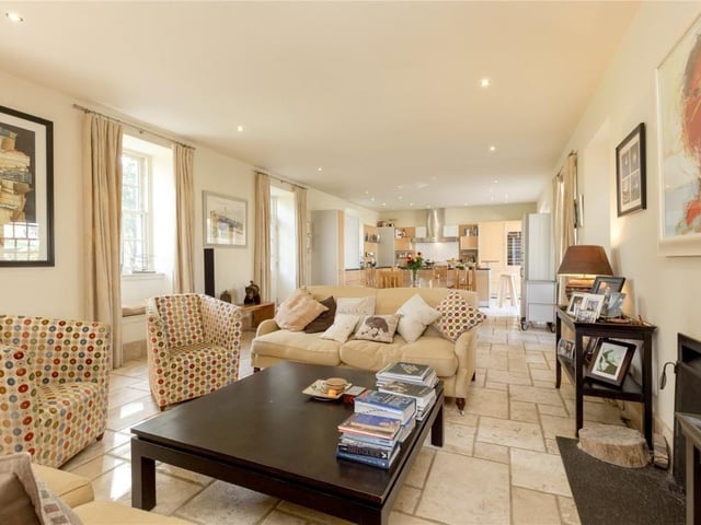 Drawing room / dining area / kitchen.