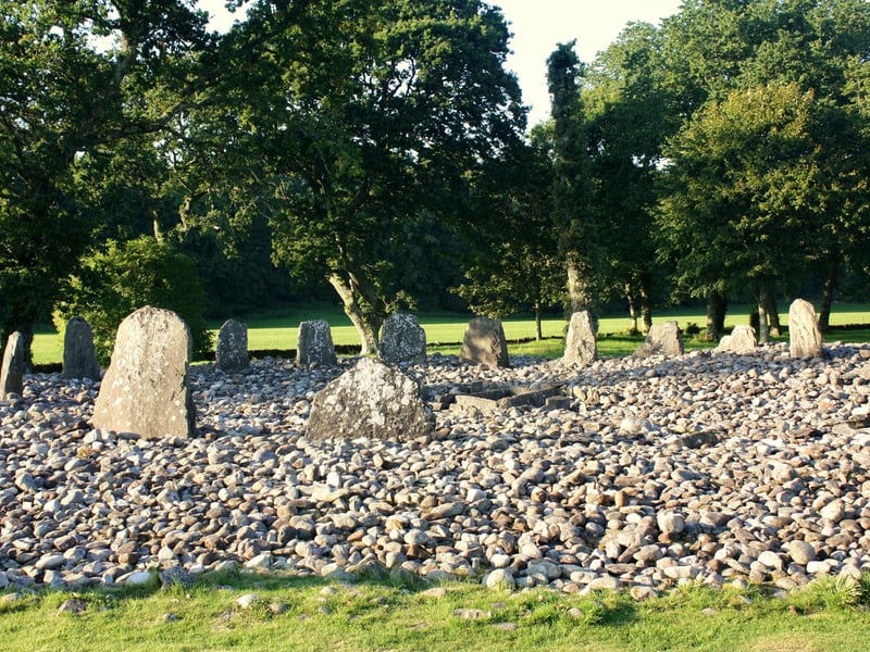 This picturesque setting is considered one of the best-preserved stone circles found in Kilmartin Glen. It is said the stone circle was used around 3000 BC and continued to be an active area even until 1000 BC.