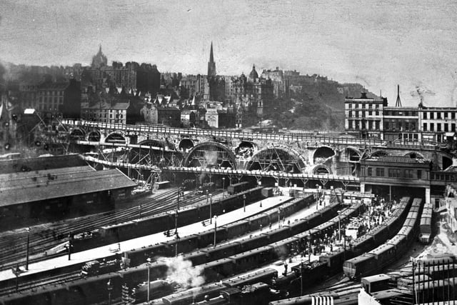 North Bridge in Edinburgh, being rebuilt between 1896 and 1897.