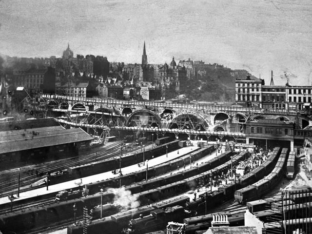 North Bridge in Edinburgh, being rebuilt between 1896 and 1897.