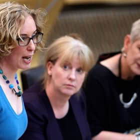 Tha mòran gu math teagmhach mar a tha Lorna Slater a’ laimhseachadh na dreuchd. (Dealbh: Jeff J Mitchell/Getty Images)