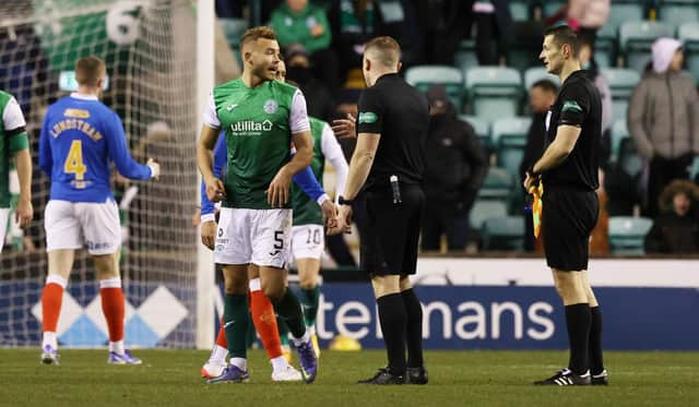 Hibs' Ryan Porteous complains to referee John Beaton. (Photo by Craig Williamson / SNS Group)