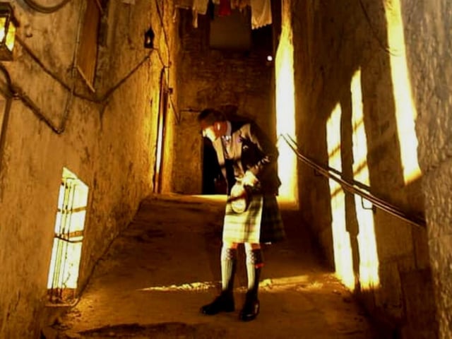Mary King's Close, located off the Royal Mile, features many spine-chilling urban legends. It is said that plague victims were quarantined here and left to die on the street, their remains ultimately being abandoned and built over in the years to come. These piles of corpses would have been disturbingly tall and accounted for thousands of people. To this day, local residents report hearing eerie voices or seeing ghostly figures.