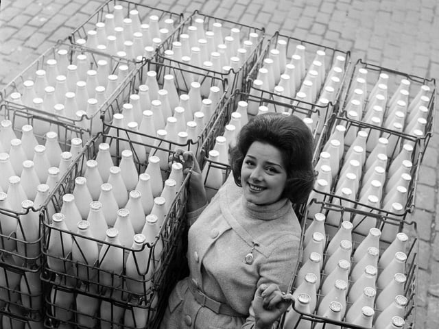 Dorothy Kent, who was preparing to take a milk bath in the foyer of the New Victoria Cinema on the opening night of Cleopatra in January 1964.