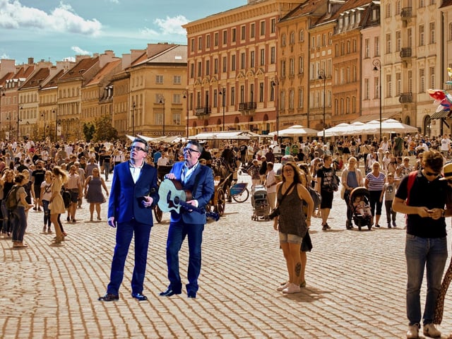After 1000 miles from Scotland you would be treated by world-class history, culture and traditions in Poland. Impressively, the country has 16 World Heritage sites. This makes it a solid choice for the door to fall down at.