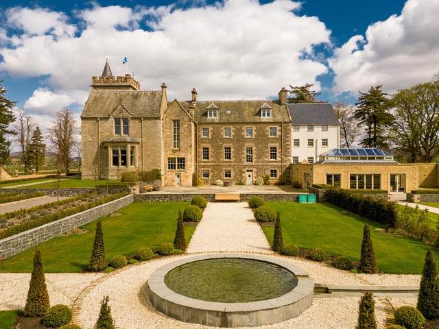 Where is it? In an outstanding rural setting overlooking the countryside towards the Tinto, Broughton and Pentland hills. Edinburgh is roughly a half-hour drive north, where there are plenty of independent schools, and nearby Biggar is an attractive town with ample amenities.