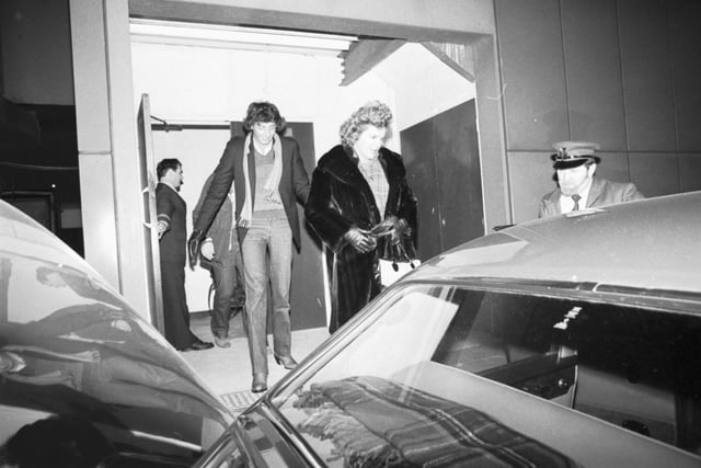 American singer Barry Manilow arrives in Edinburgh with his friend Roberta Kent in January 1982.