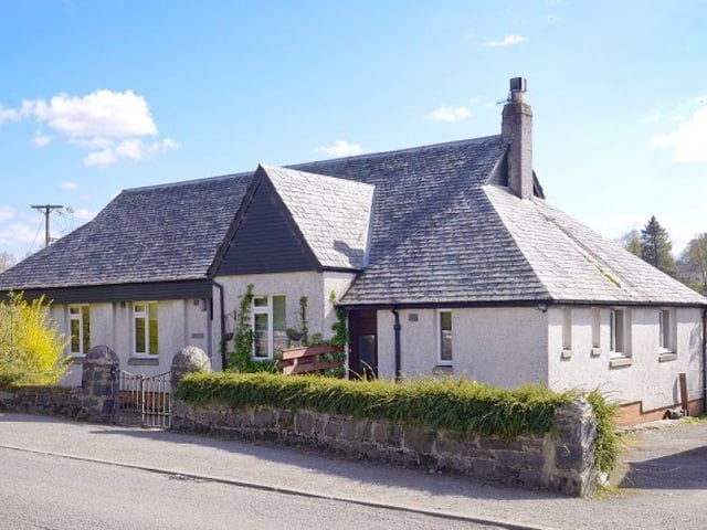 Bright and spacious four-bedroom bungalow located in the charming village of Aberfoyle, surrounded by picturesque countryside in the heart of the Trossachs. Offers Over £324,000.