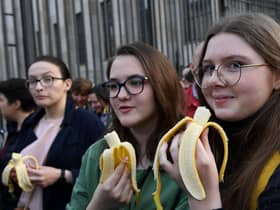 Al fresco bananas with nary a knife or fork in sight (Picture: Janek Skarzynski/AFP via Getty Images)