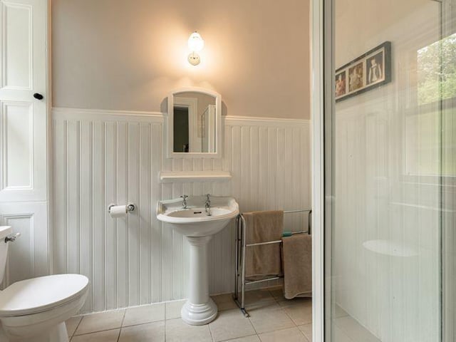 Bedroom 3 en-suite.