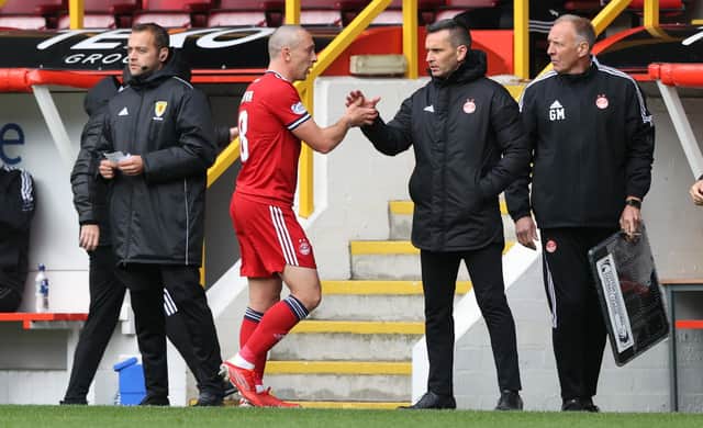 Aberdeen's Scott Brown (left) with manager Stephen Glass after being substituted during the 2-1 defeat to Celtic at Pittodrie on October 3. (Photo by Craig Williamson / SNS Group)