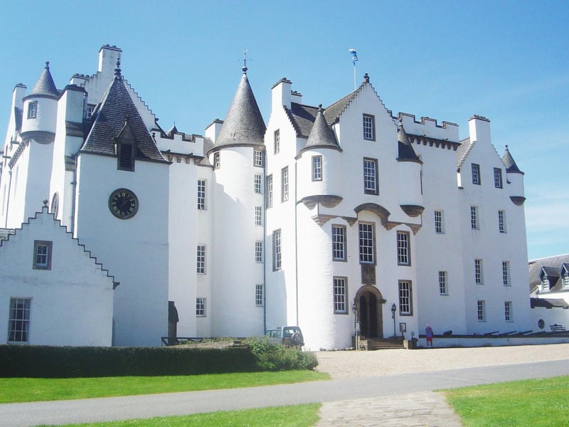 Blair Castle can be found near the village of Blair Atholl in the gorgeous region of Perthshire. The oldest part of the castle as it stands today dates back to 1269 and is referred to as “Comyn’s Tower”.