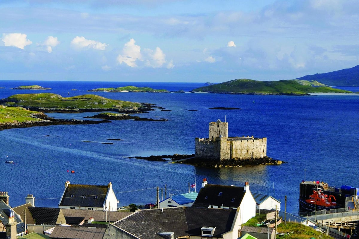 Historic Statue at Heart of Scottish Island Barra to Be Resurrected...