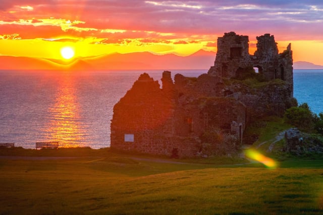 Dunure Castle features as Silkie Island in Outlander Season 3, where Jamie finds the MacKenzie Treasure. In fact,a  number of Season 3 locations were filmed in the village of Dunure, including the harbour where Jamie and Claire embark on their journey to Jamaica.