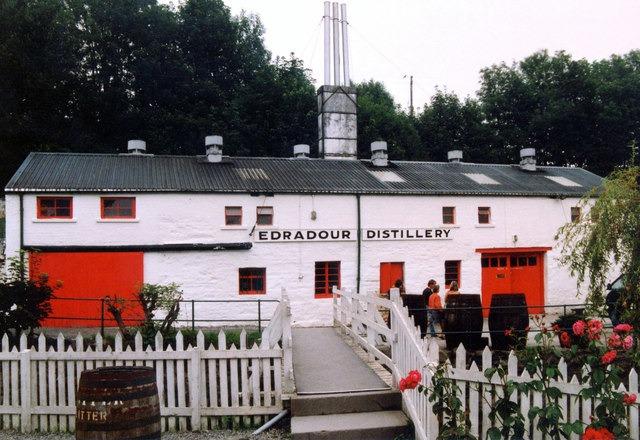 Edradour Distillery is situated in the village of Pitlochry and was founded in 1825. Its name comes from the Scottish Gaelic ‘Eader da dhobhar’ which means ‘between two waters’. The name is pronounced like “ed-rah-dow-er”.