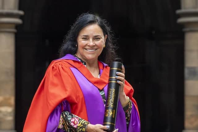 Dr Diana Gabaldon collects her honorary degree