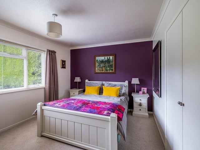 Netherton Cottage, Dundee - bedroom.