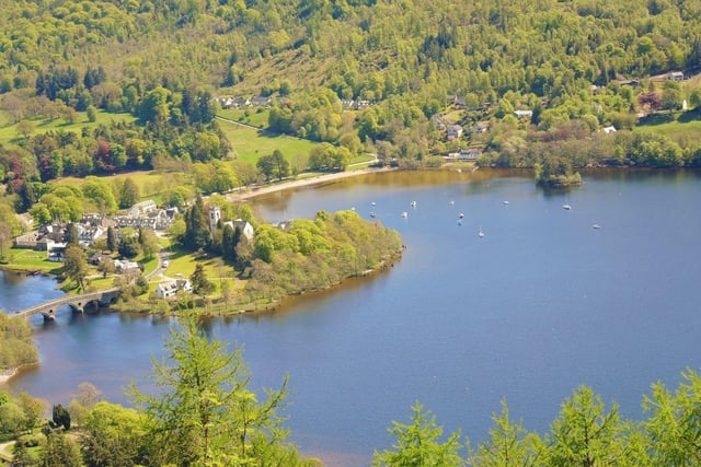 Spanning both the Perth and Kinross Council and the Stirling Council areas, Loch Tay contains 1.6 cubic kilometres of water. Archaeologists have found evidence of people living on the banks of the loch dating back to the 8th and 7th millennia BC