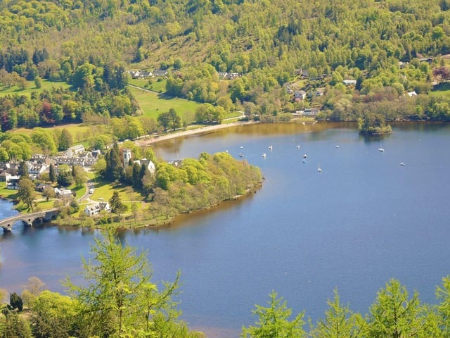 Spanning both the Perth and Kinross Council and the Stirling Council areas, Loch Tay contains 1.6 cubic kilometres of water. Archaeologists have found evidence of people living on the banks of the loch dating back to the 8th and 7th millennia BC