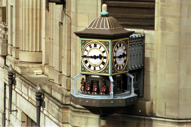 Agreeing to meet a potential date under this famous clock could often end in disappointment. Where is it situated?