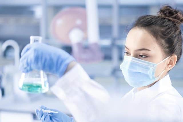 Stock image of a lab worker picture: Getty Images/iStockphoto.
