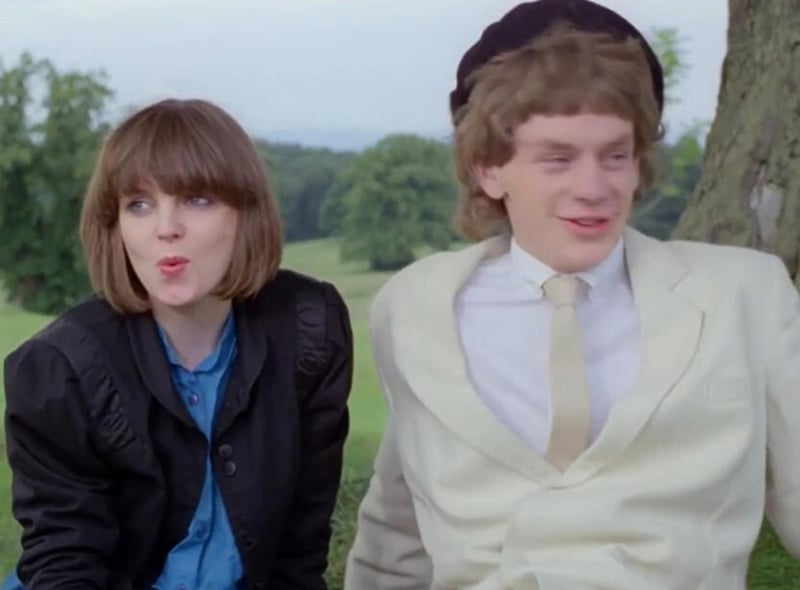 A Scottish romantic comedy written and directed by Bill Forsyth. Set in a state secondary school in the Abronhill district of Cumbernauld, this classic coming-of-age film tells the story of Gregory, a normal teenage boy who becomes infatuated with his classmate, Dorothy. Unfortunately, Gregory is a bit of a knucklehead and Dorothy is a hotshot player who takes his spot on the boys’ football team, so he has to work to win her over.