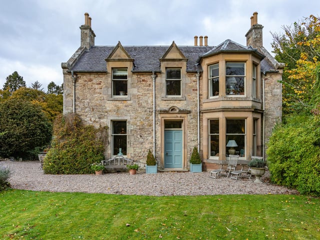 What is it? A C-listed Georgian country house with an additional
one-bed cottage, stables and paddocks. The five-bedroom home is set just off the banks of the Jed Water and is surrounded by more than seven lush acres of grounds.