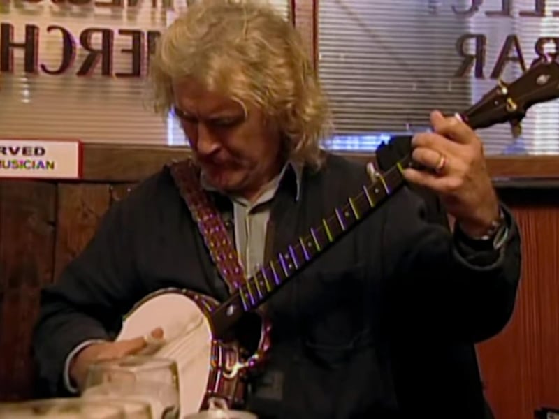 The Big Yin hit 80 years of age last year, boasting a career that spans TV, movies, music, theatre and much more. Local pub performances, however, are a lesser known aspect of his work. Connolly is also a talented banjo player who was in the band The Humblebums (based in Glasgow) which was founded in 1965.