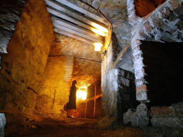 Concealed beneath Blair Street, you can find the South Bridge Vaults which are a series of hundreds of creepy subterranean chambers that are closed off from the rest of the city. They opened in 1788 and were originally used for businesses or storage but were soon abandoned when the chambers began to flood. The vaults, however, would go on to become the site of slum houses for poor city residents and illicit brothels, crime became rife here and robbery and murder was common. Infamous grave-robbers Burke and Hare also reportedly hunted for victims in the vaults as they were said to target people that "no one would miss."