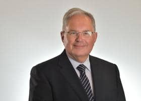 Transport chief Gordon MacLennan has retired amid an investigation into alleged car cloning.