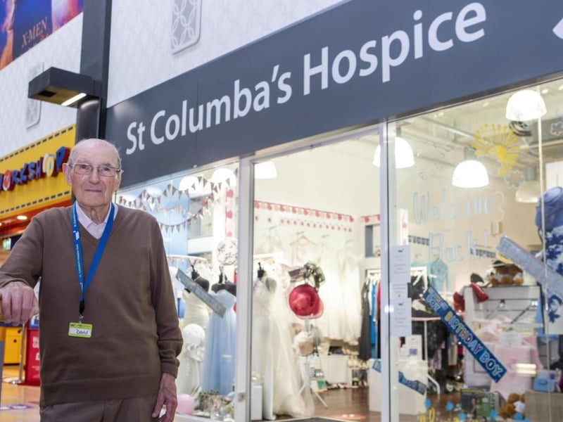 Talk about dedication! Despite recently celebrating his 100th birthday, David Flucker went to work at the St. Columba’s Hospice shop in Edinburgh the following day. Rain or shine, this dedicated volunteer spends 12 hours weekly commuting to the job regardless of his years.