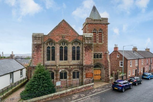 Grand C-Listed church building dating from 1903 to the south of Kirriemuir town centre, at the foot of the Angus Glens. Offers Over £84,000.