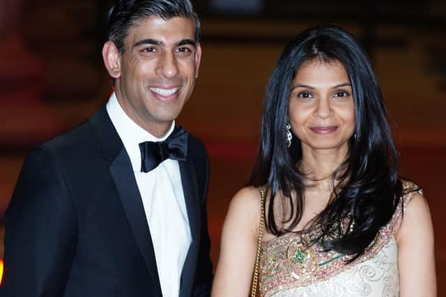 Rishi Sunak alongside his wife Akshata Murthy