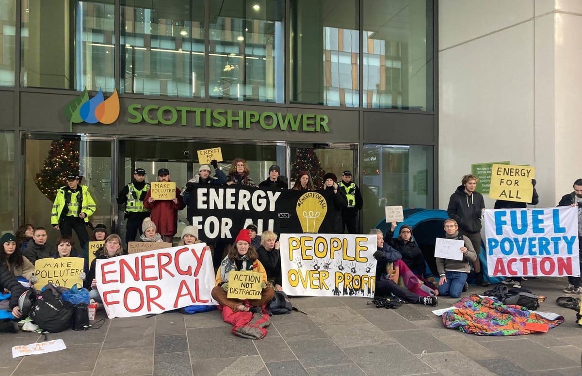 Extinction Rebellion protesters target Scottish Power HQ to demand action on energy bills