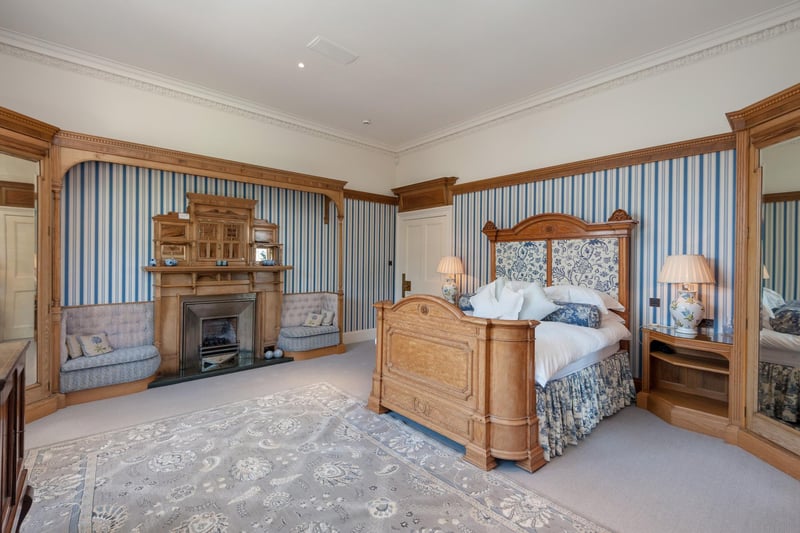 Exterior: The property is enveloped in 20 acres of mature gardens and grounds, featuring a lochan.
Contact: Loyd & Townsend Rose Castles
