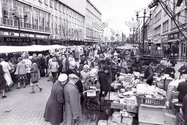 Shoppers flocked to the Moor's outside market stalls to grab a bargain in 1981
