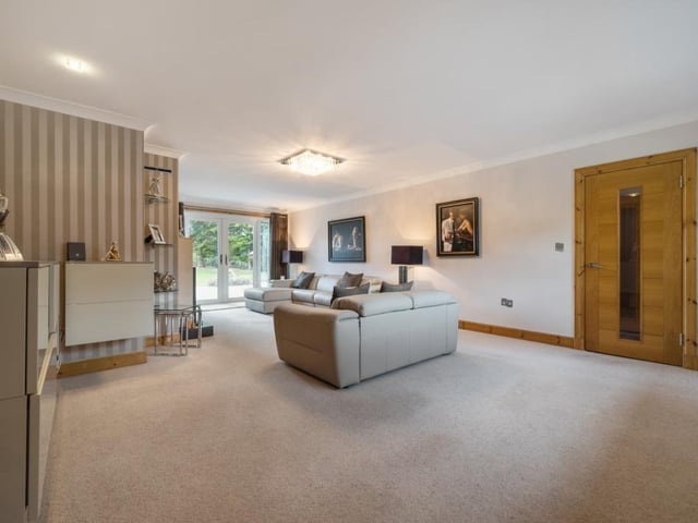 Sitting room.