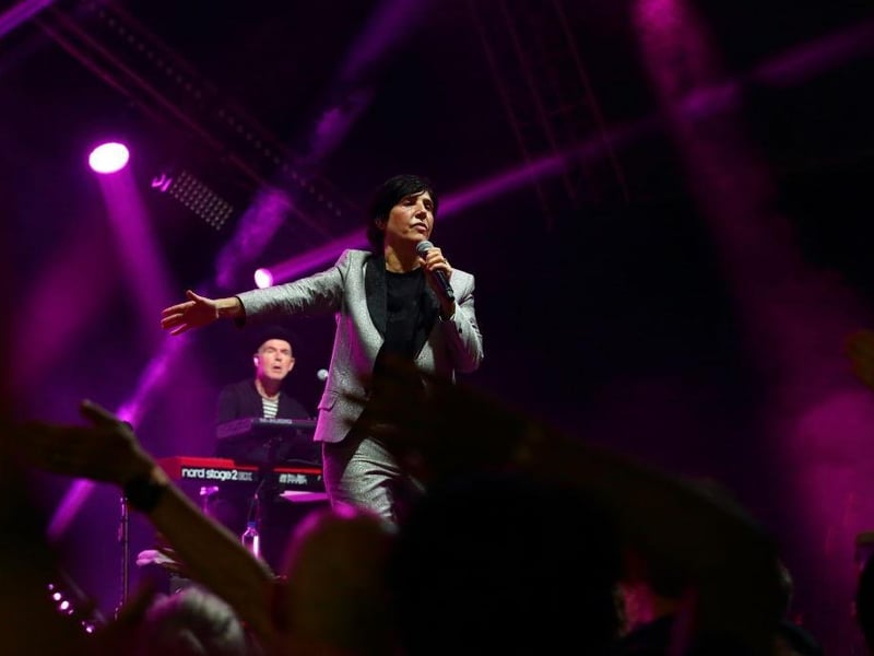 Sharleen did once sing she "I don't need a lover, I just a friend" - and plenty of people would love to take her up on the offer over a drink!