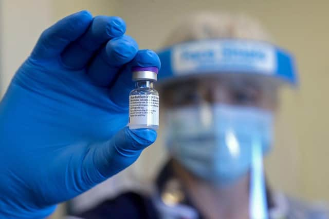 An NHS worker holds up a vial of the Pfizer-Biontech Covid-19 vaccine (Photo: CHRIS JACKSON/POOL/AFP via Getty Images)