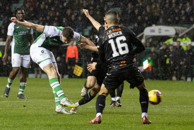 Kevin Nisbet scores an injury-time equaliser for Hibs in the 2-2 draw with Dundee United at Easter Road. (Photo by Ross Parker / SNS Group)
