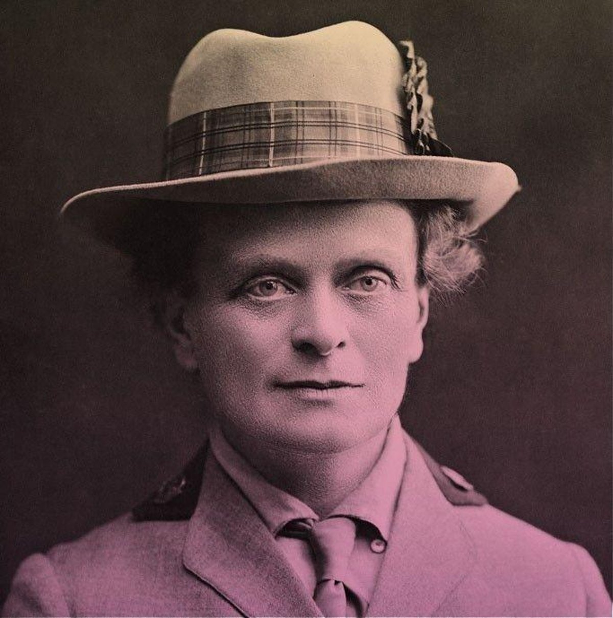Campaign to honour Elsie Inglis in Edinburgh 'paused' after royal sculptor backlash